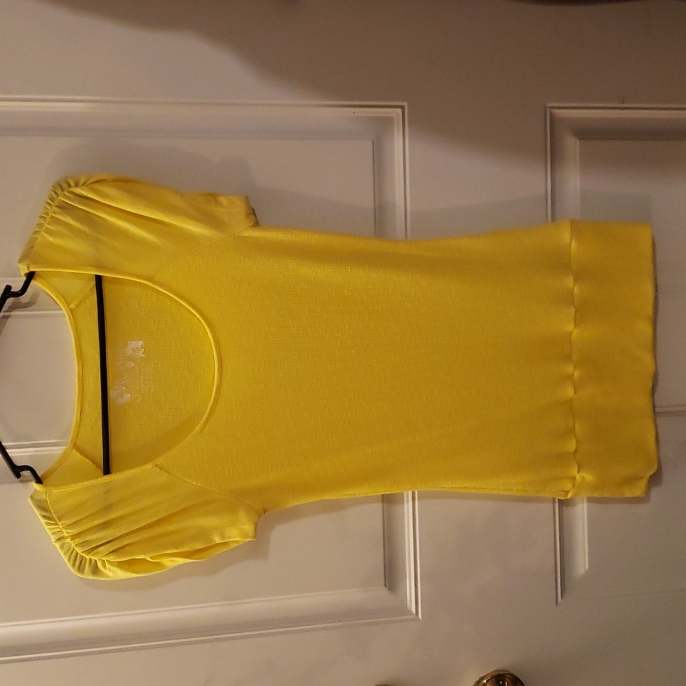 3/$10 Yellow Short Sleeve Top w/Ruching on Sleeves Sz Med